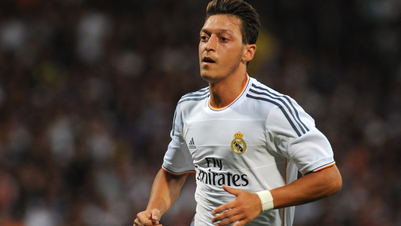 Οζίλ για μπλε κάρτα: «Άρα η Ατλέτικο θα παίζει με... έξι παίκτες;»