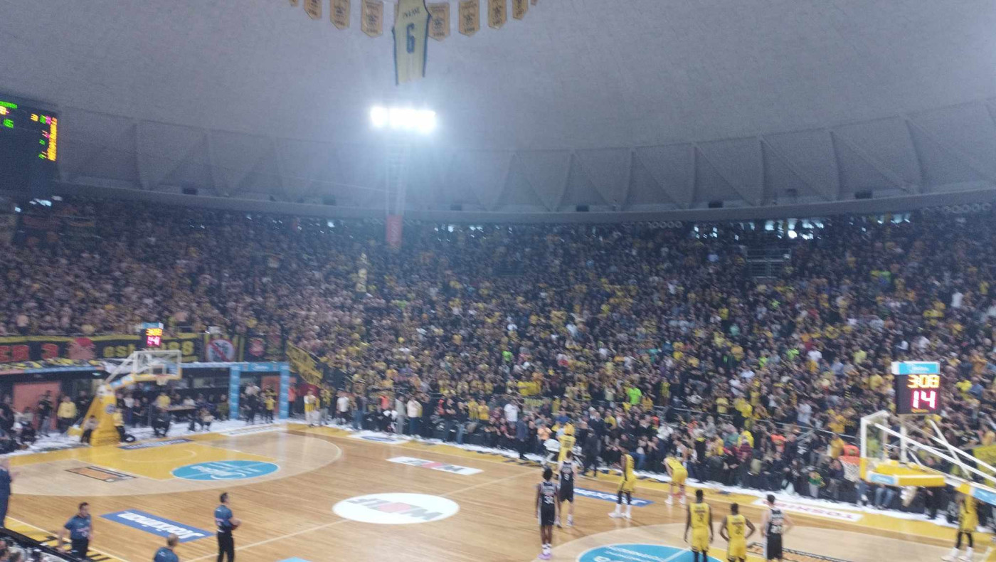 Πανό με... Γκάλη-Πρέλεβιτς ανέβασαν οι οπαδοί του Άρη