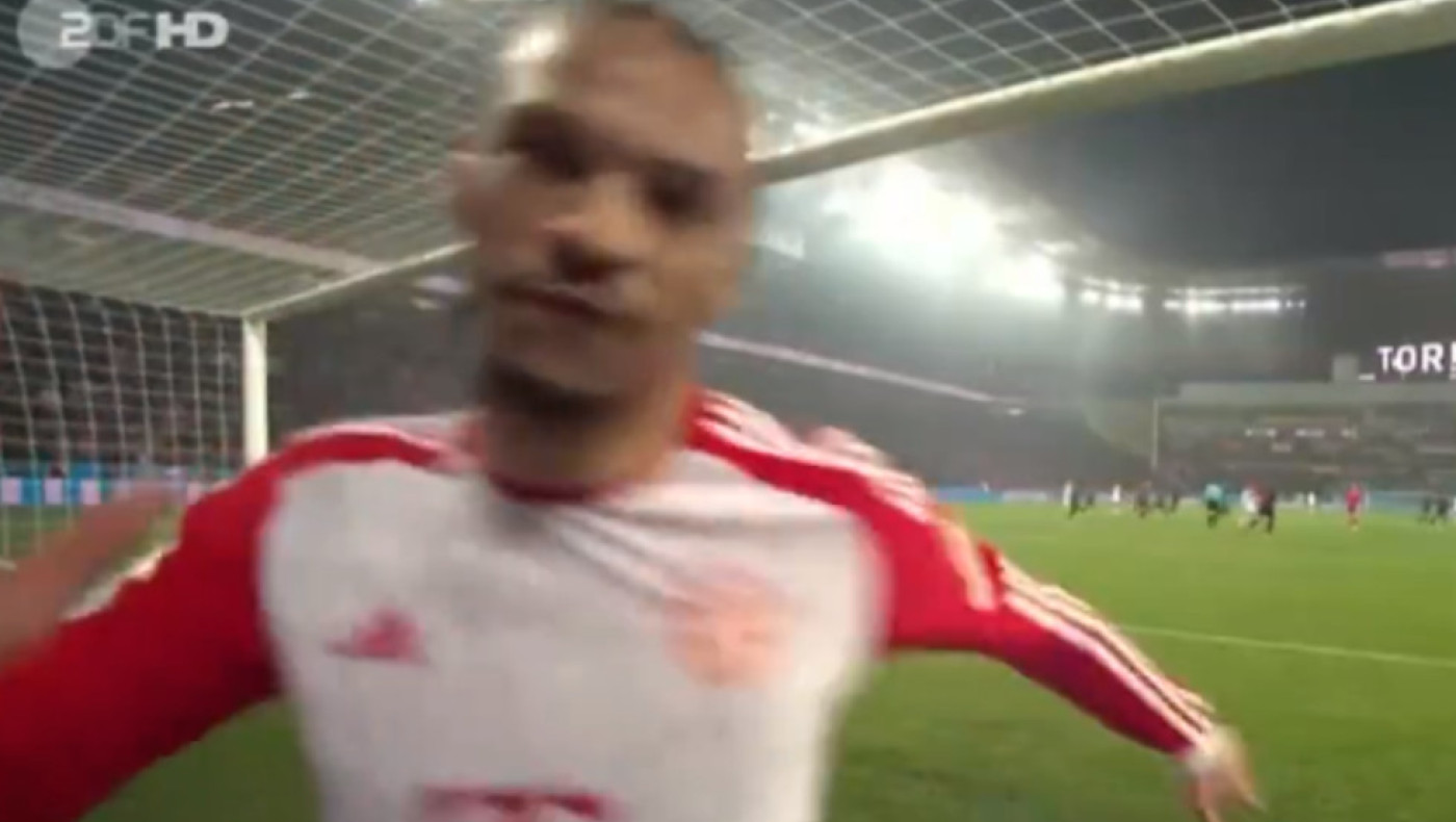 Ο Σανέ έριξε μπουνιά σε τηλεοπτική κάμερα, μετά το 3ο γκολ της Λεβερκούζεν