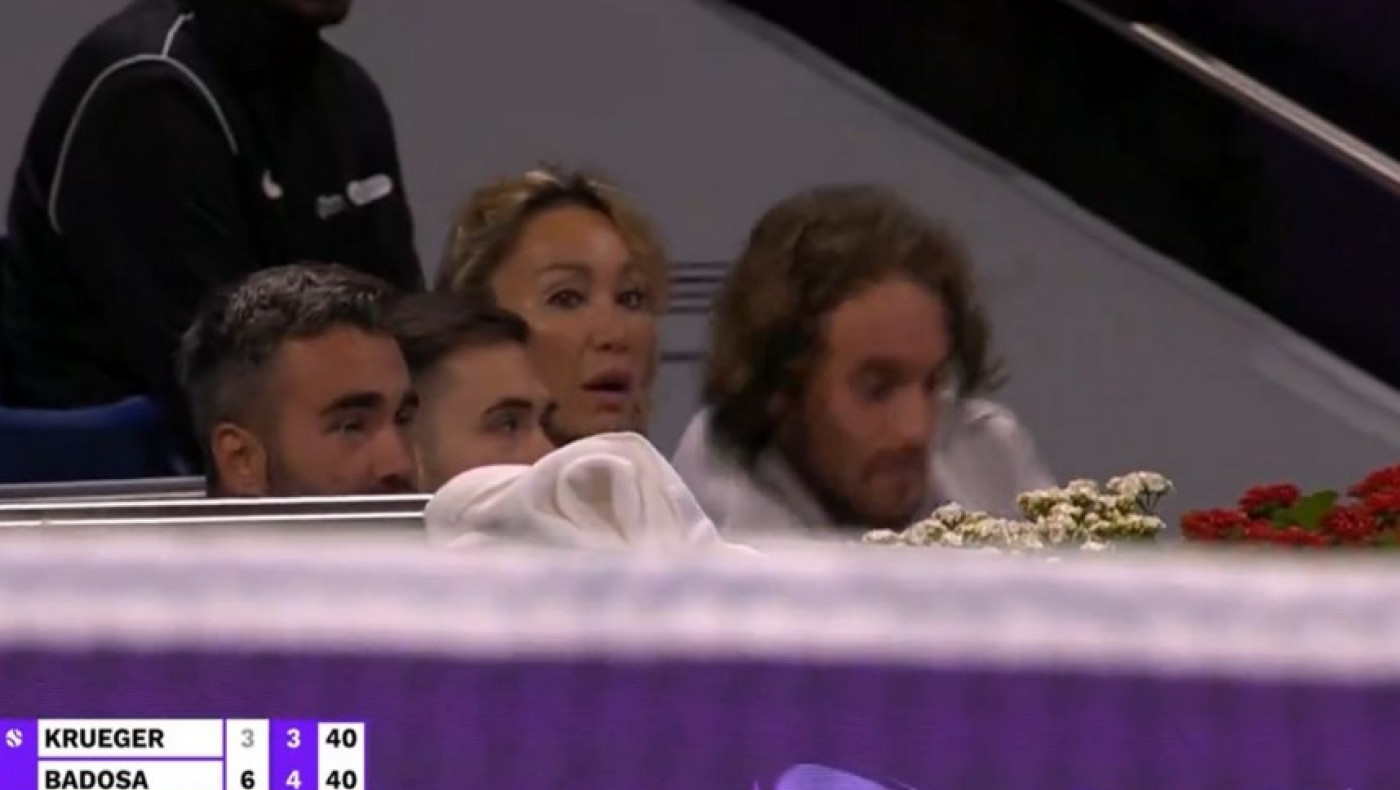 Τσιτσιπάς: Έπεσε από την καρέκλα ενώ παρακολουθούσε αγώνα! (vid)