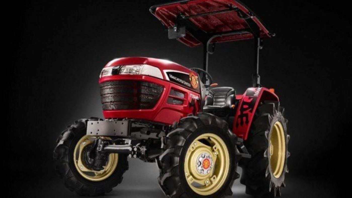 «Οργώνουν» τα τρακτέρ με το σήμα της Γιουνάιτεντ! (pic)