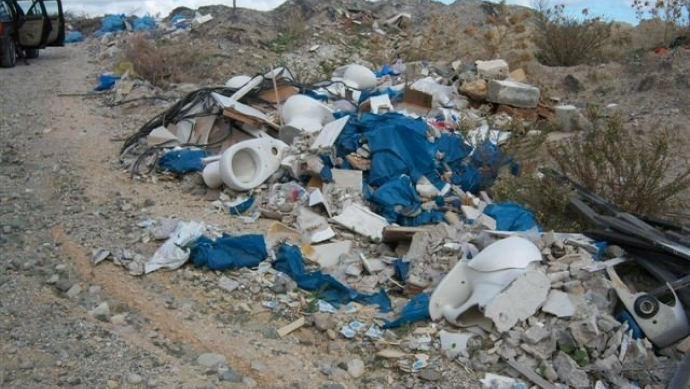 Απομάκρυνση  τόνων  μπαζών  από  τους  Λαχανόκηπους!