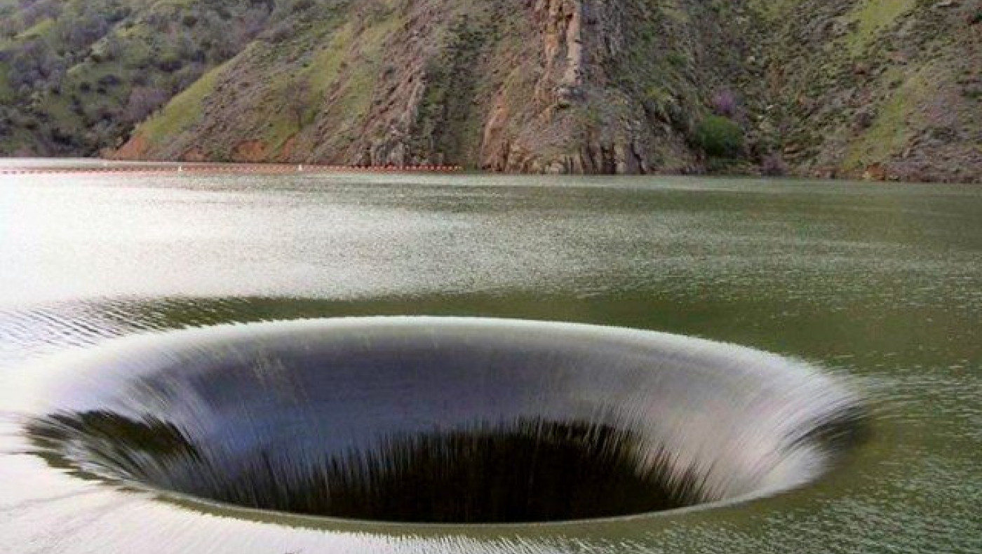 Σιγά σιγά λάμπει όλη η αλήθεια για την τρύπα στο νερό!