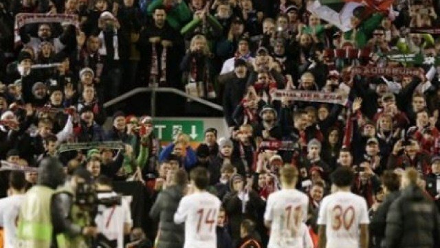 Η αποθέωση των παικτών της Άουγκσμπουργκ στο Άνφιλντ (VIDEO)