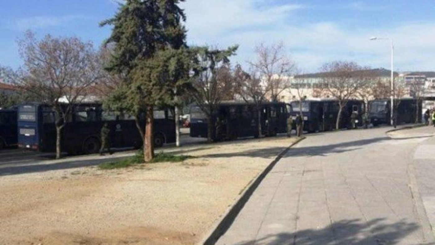 Φρούριο η Τούμπα, δυνάμεις των ΜΑΤ γύρω από τον πάγκο του Ολυμπιακού