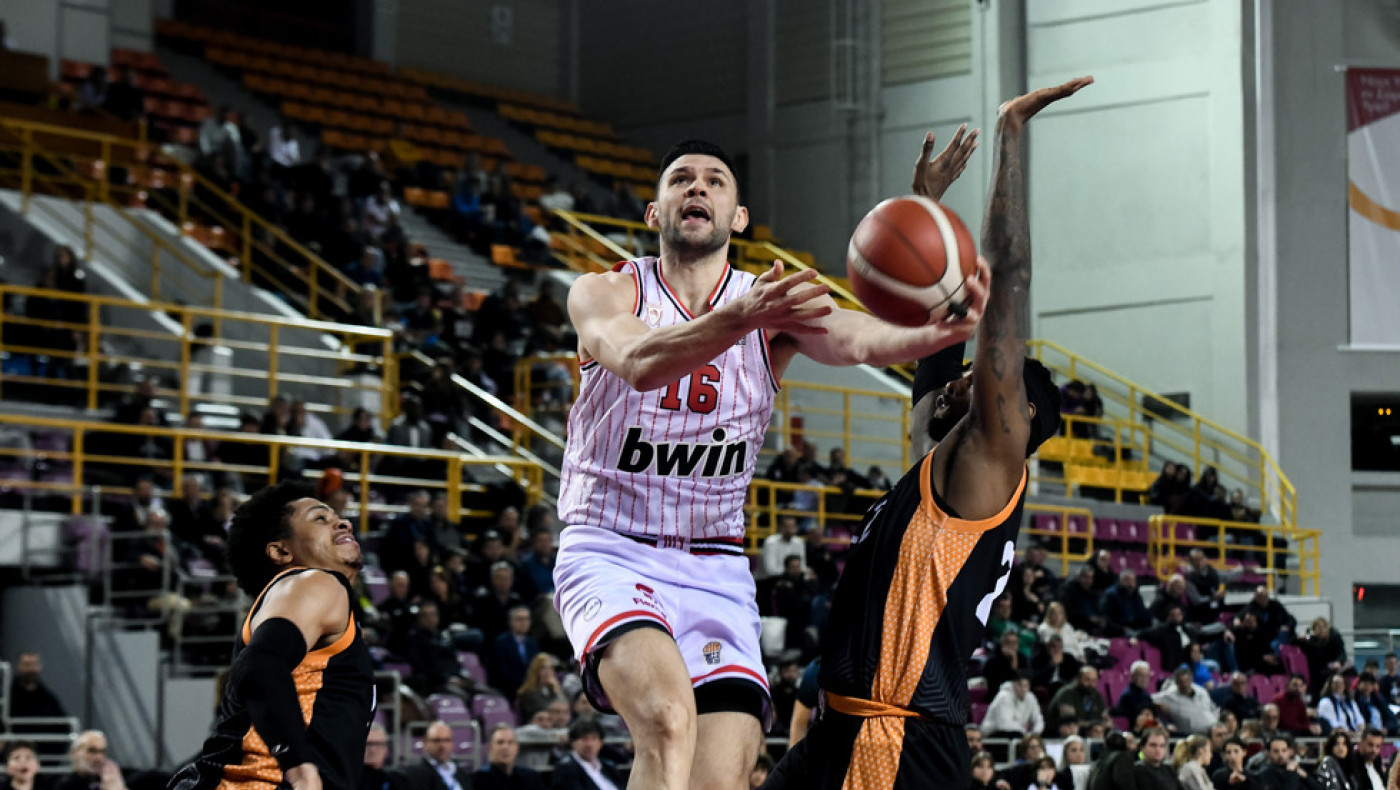 Εύκολη πρόκριση στον τελικό του Final 8 για τον Ολυμπιακό