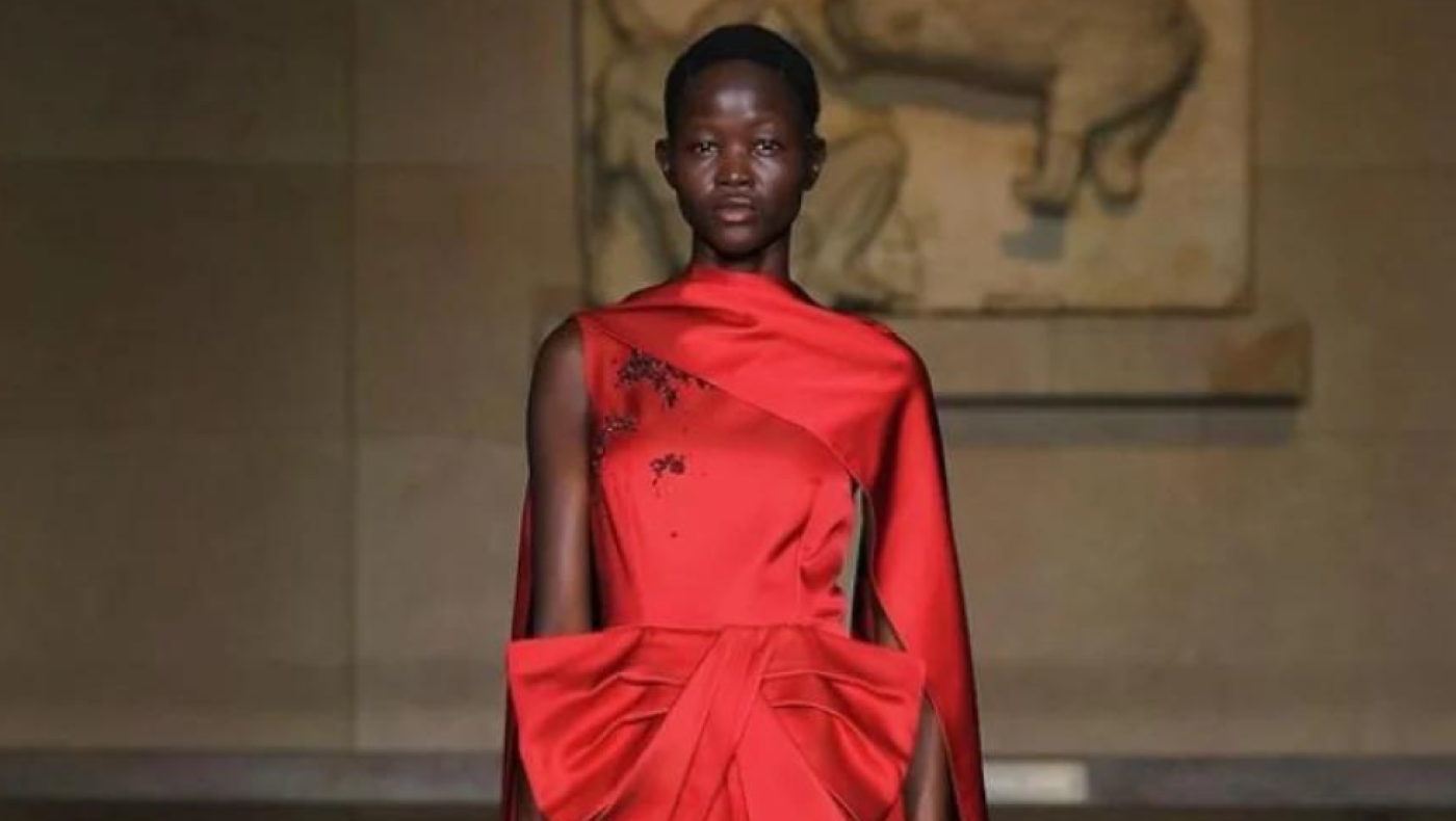 Βρετανικό Μουσείο: Οργή για την επίδειξη μόδας Τούρκου σχεδιαστή μπροστά στα Γλυπτά του Παρθενώνα