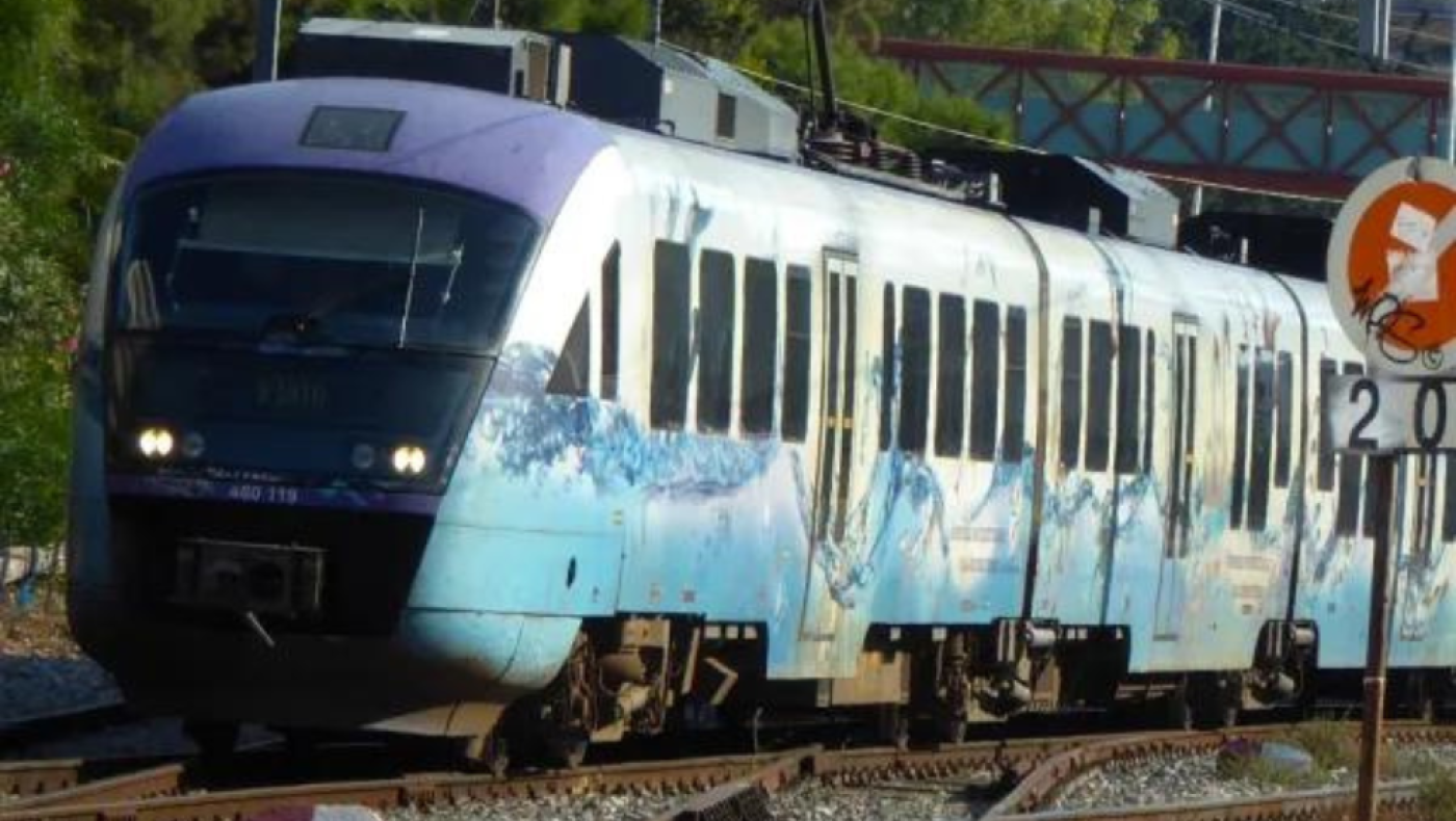 Εκκενώνεται το τρένο Σέρρες - Θεσσαλονίκη λόγω φωτιάς