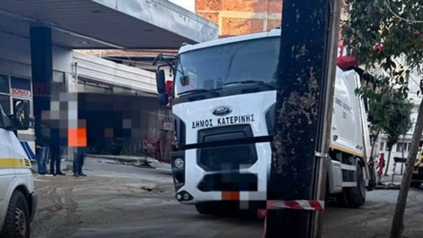 Απορριμματοφόρο παρέσυρε και σκότωσε 88χρονο στον Πειραιά