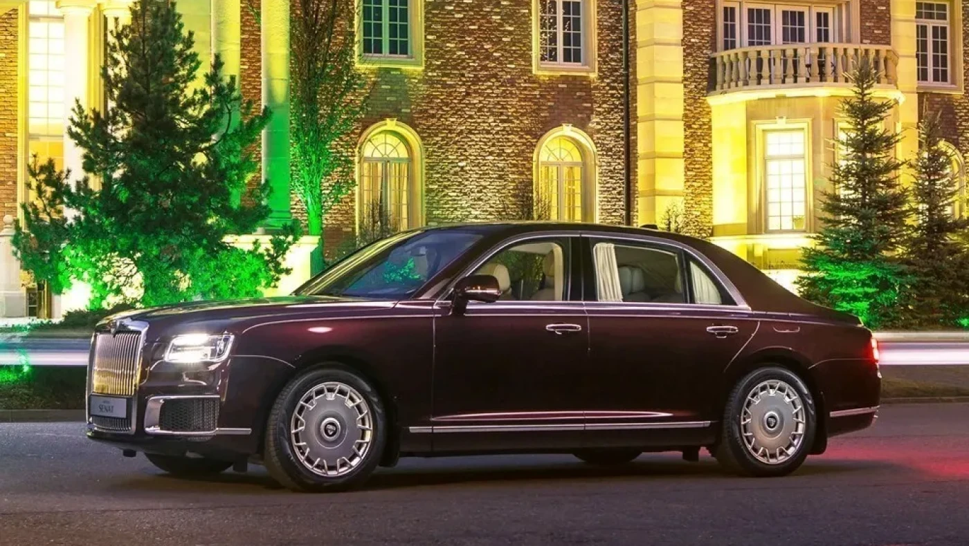 Ο Πούτιν «γλυκαίνει» τον Κιμ με μια πολυτελή λιμουζίνα