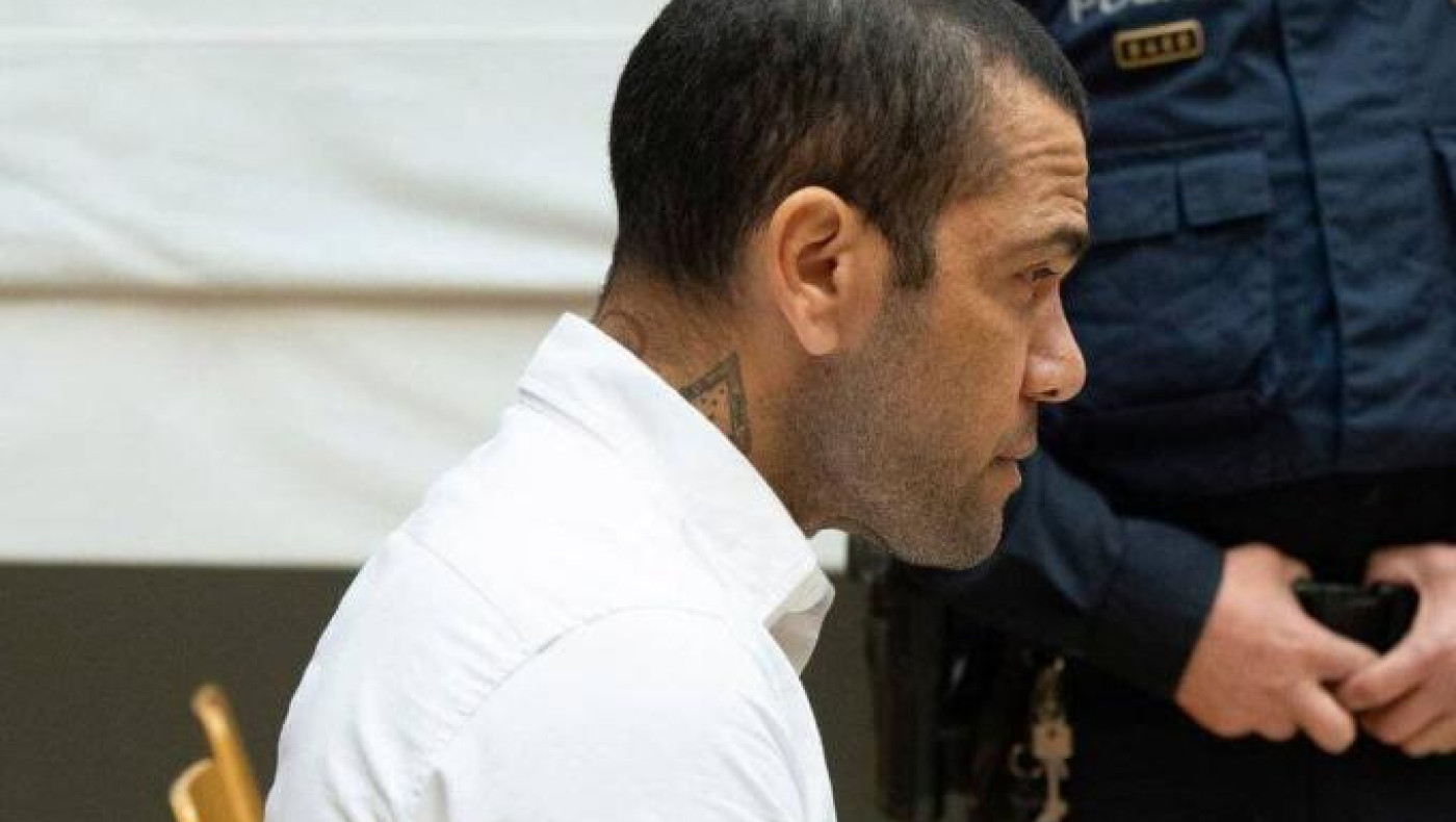 Ντάνι Άλβες: Δεν πληρώνει την εγγύηση του ο πατέρας του Νεϊμάρ