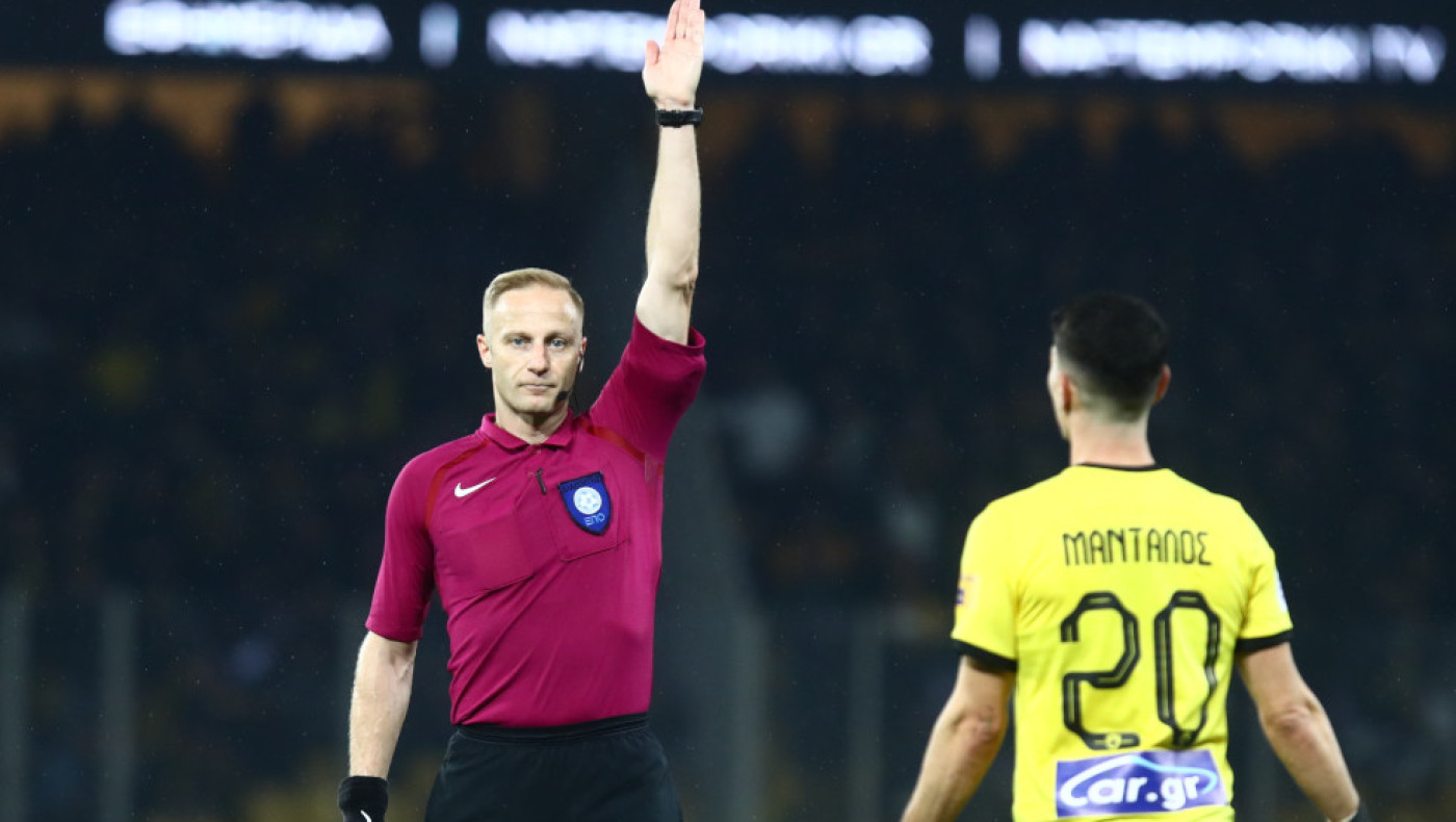 Πρόβλημα στο κεντρικό σύστημα του VAR την ώρα τoυ 4ου γκολ της ΑΕΚ!