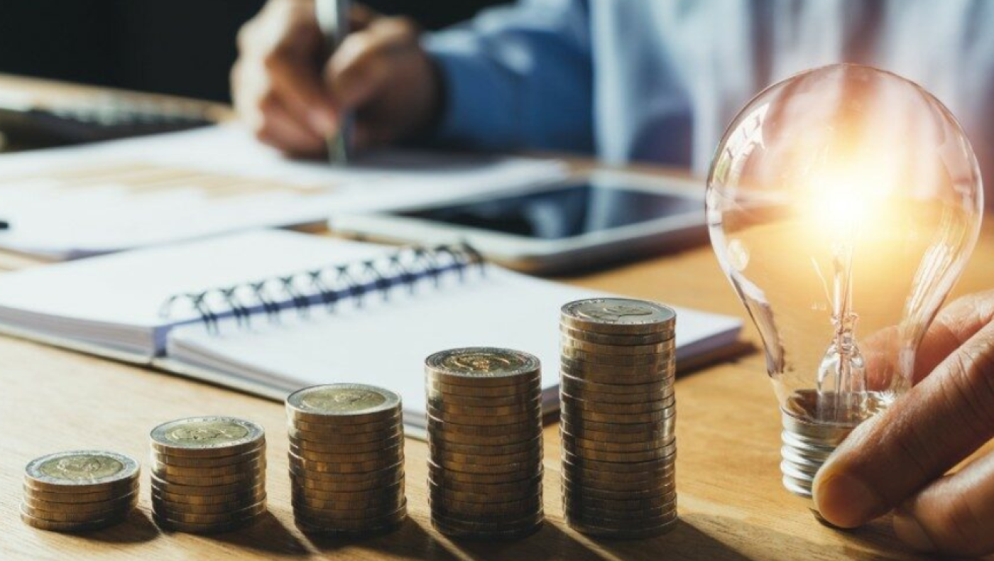 Σημαντικές μειώσεις στις τιμές ρεύματος για τον Μάρτιο