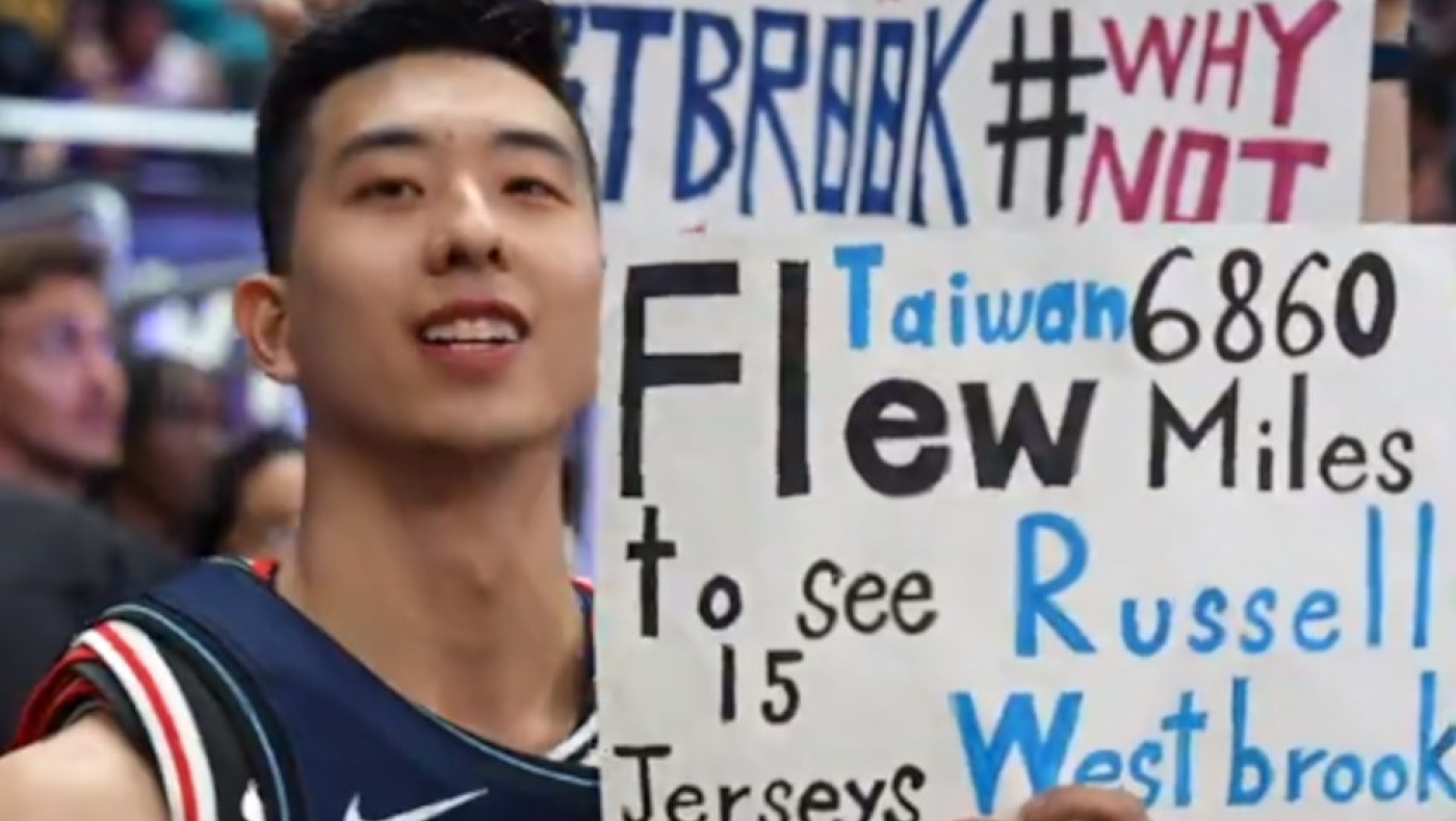 «Κατάπιε» 6.860 μίλια και εμφανίστηκε με όλες τις φανέλες του Ουέστμπρουκ