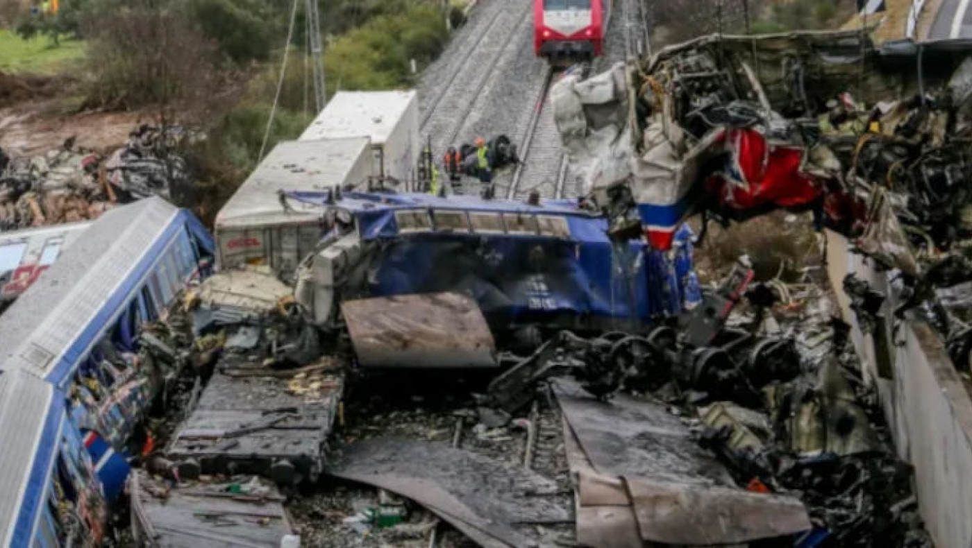 Τέμπη-Βαξεβάνης για Τριαντόπουλο: «Κρύβεται…»