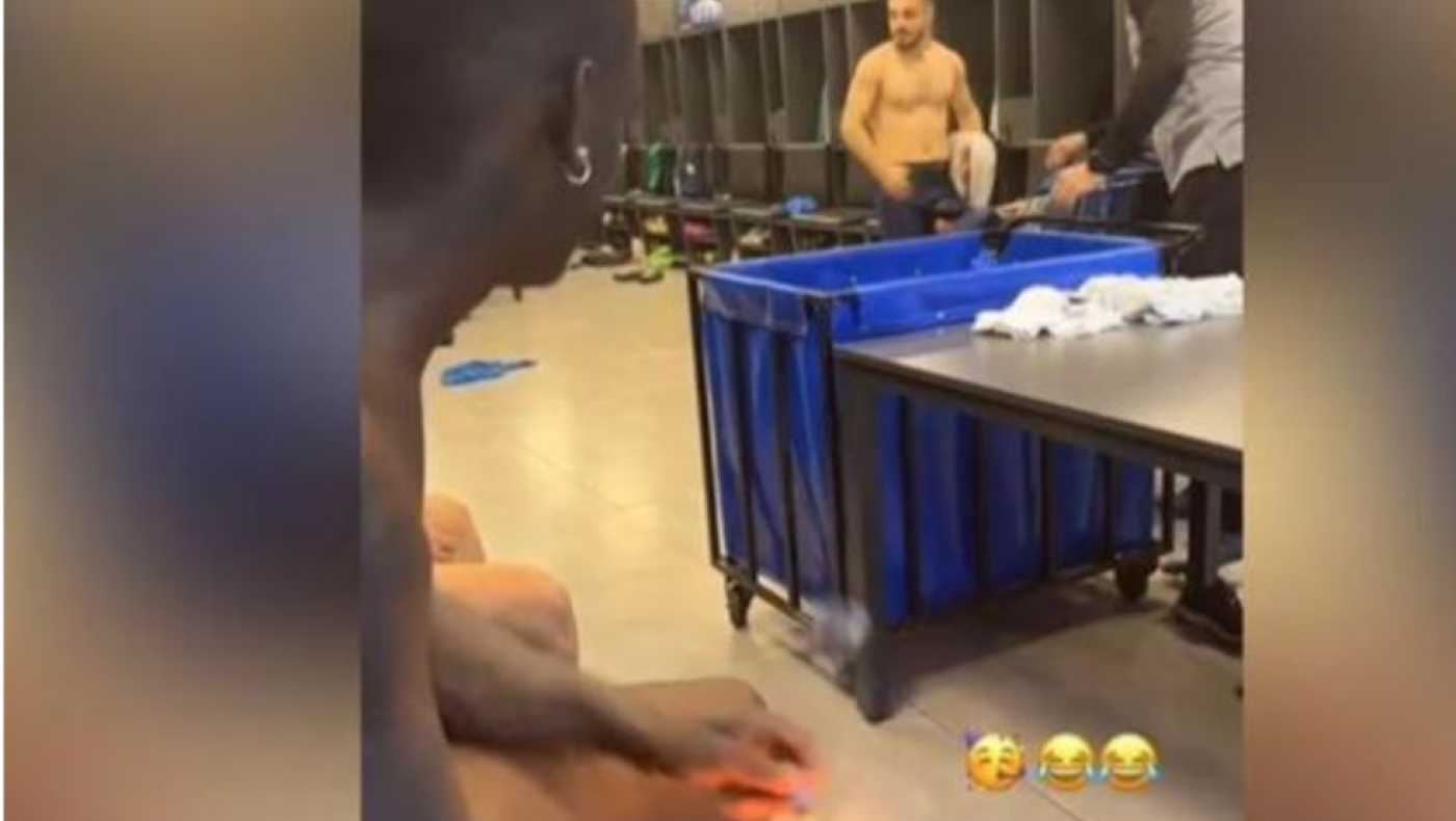 Ο Μάριο Μπαλοτέλι  άναψε και πέταξε ένα δυναμιτάκι μέσα στα αποδυτήρια