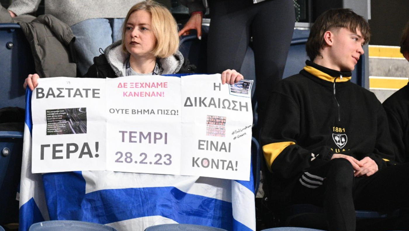 Το πανό για τα θύματα των Τεμπών στο Παγκόσμιο της Γλασκώβης