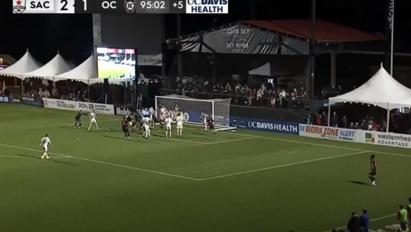 ΗΠΑ: Ο τερματοφύλακας της Όραντζ Κάουντρι σκόραρε στις καθυστερήσεις και έκανε το 2-2 (vid)