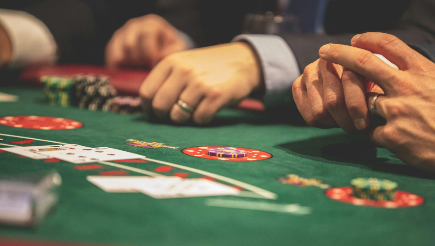 Έπαιξαν 1,7 δισ. 900.000 Έλληνες στον παράνομο στοιχηματισμό