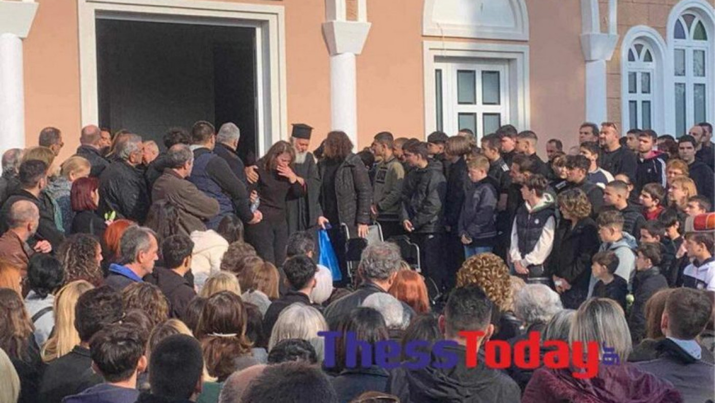 Σπαραγμοί στην κηδεία του 15χρονου στην Αλεξανδρούπολη