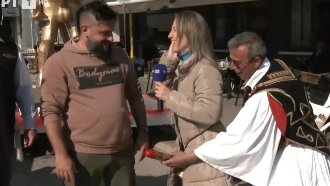 Τύρναβος: Οι ντόπιοι τρέλαναν την ρεπόρτερ της ΕΡΤ- «Χρόνια πολλά και χαρά στα σκέλια μας»