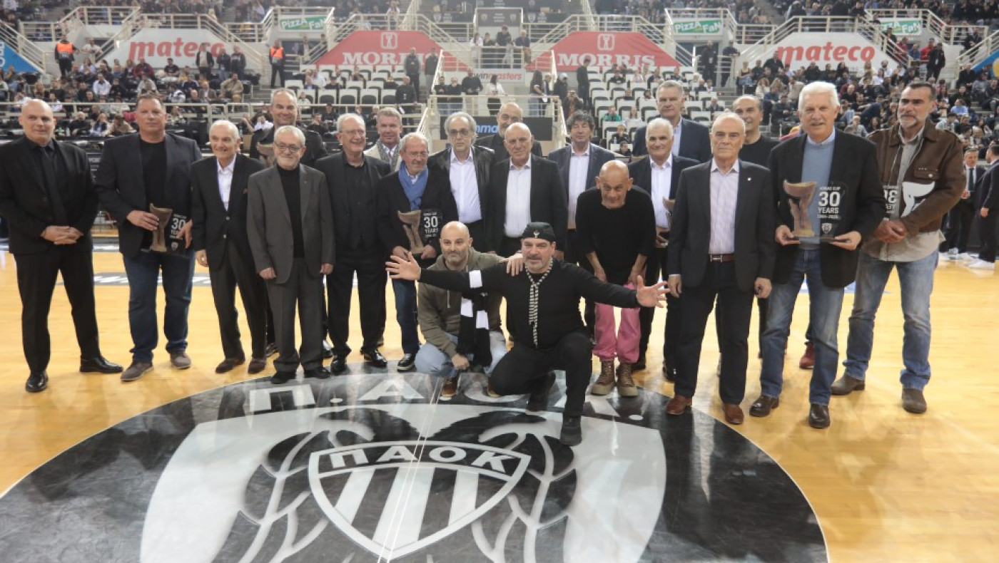 Ο ΠΑΟΚ βράβευσε τη «χρυσή» ομάδα που κατέκτησε το Κύπελλο Κόρατς το 1994