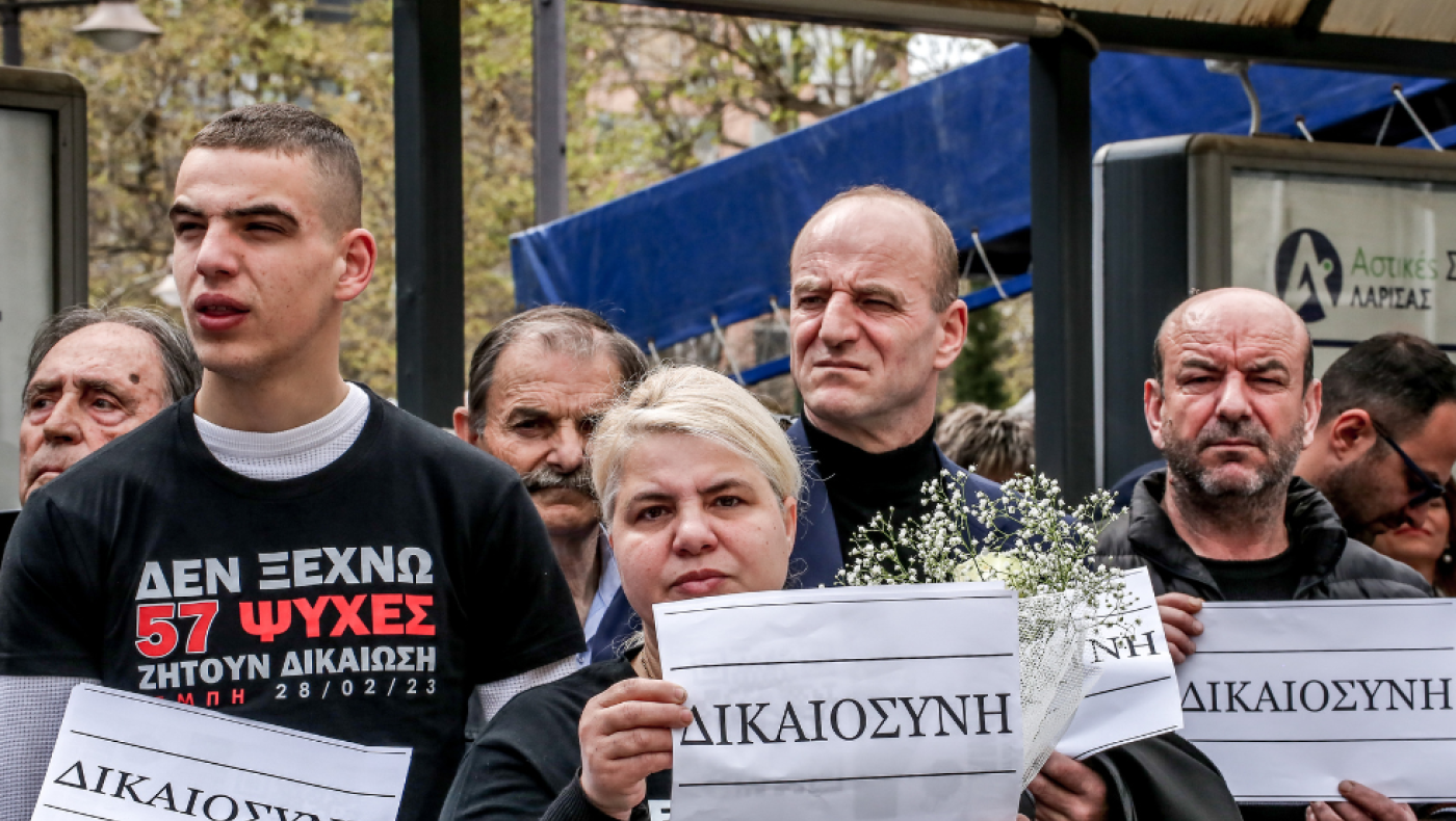 Τέμπη – Μητέρα θύματος: «Ο γερανός λειτουργούσε επί 5 μέρες πριν την ρίψη τσιμέντου στο σημείο»