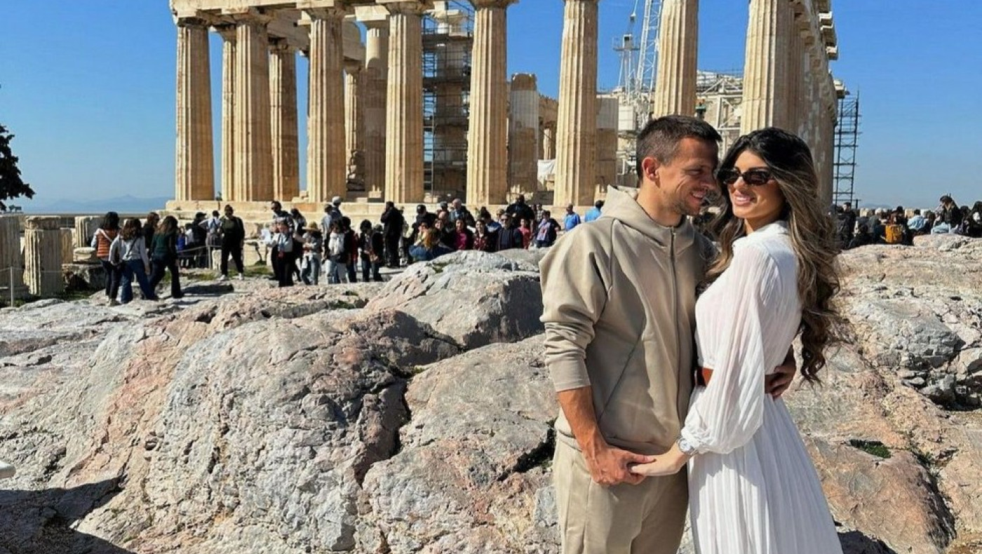 Επισκέφτηκε την Ακρόπολη με τη σύζυγό του ο Μαξίμοβιτς