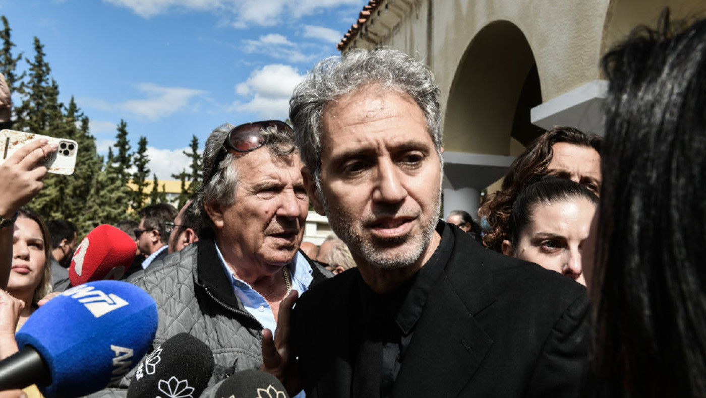 Κρίσιμες ώρες για τον Δημήτρη Κόκοτα - Παραμένει διασωληνωμένος στη ΜΕΘ (vid)