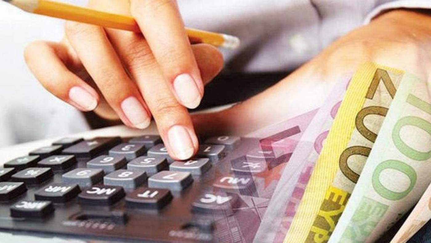 Η Ελλάδα του 2025: «Χρυσά» μερίσματα, μισθοί... πείνας