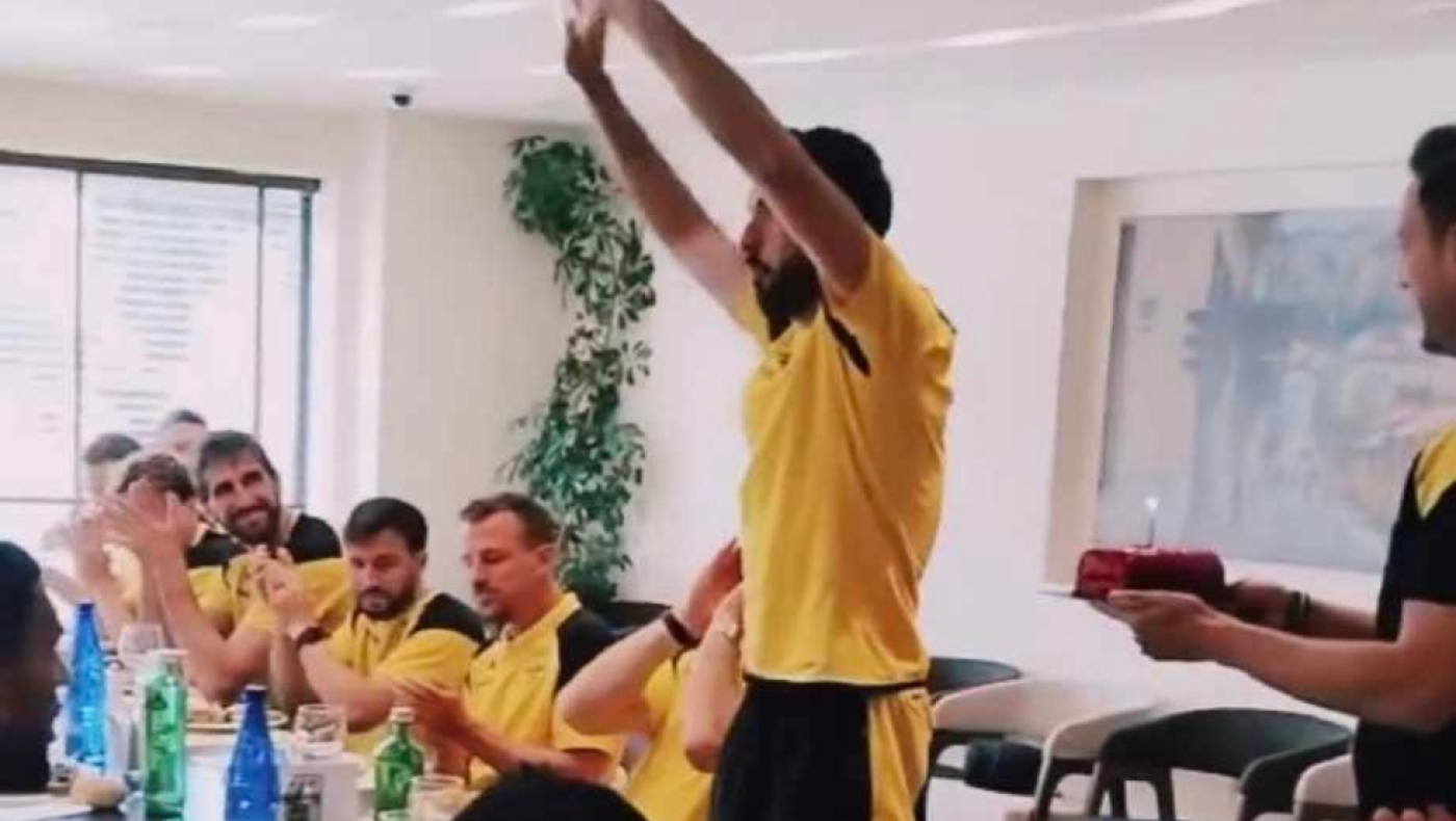 Άρης: Η «κιτρινόμαυρη» έκπληξη για τα γενέθλια του Ανσαριφάρντ (pics)