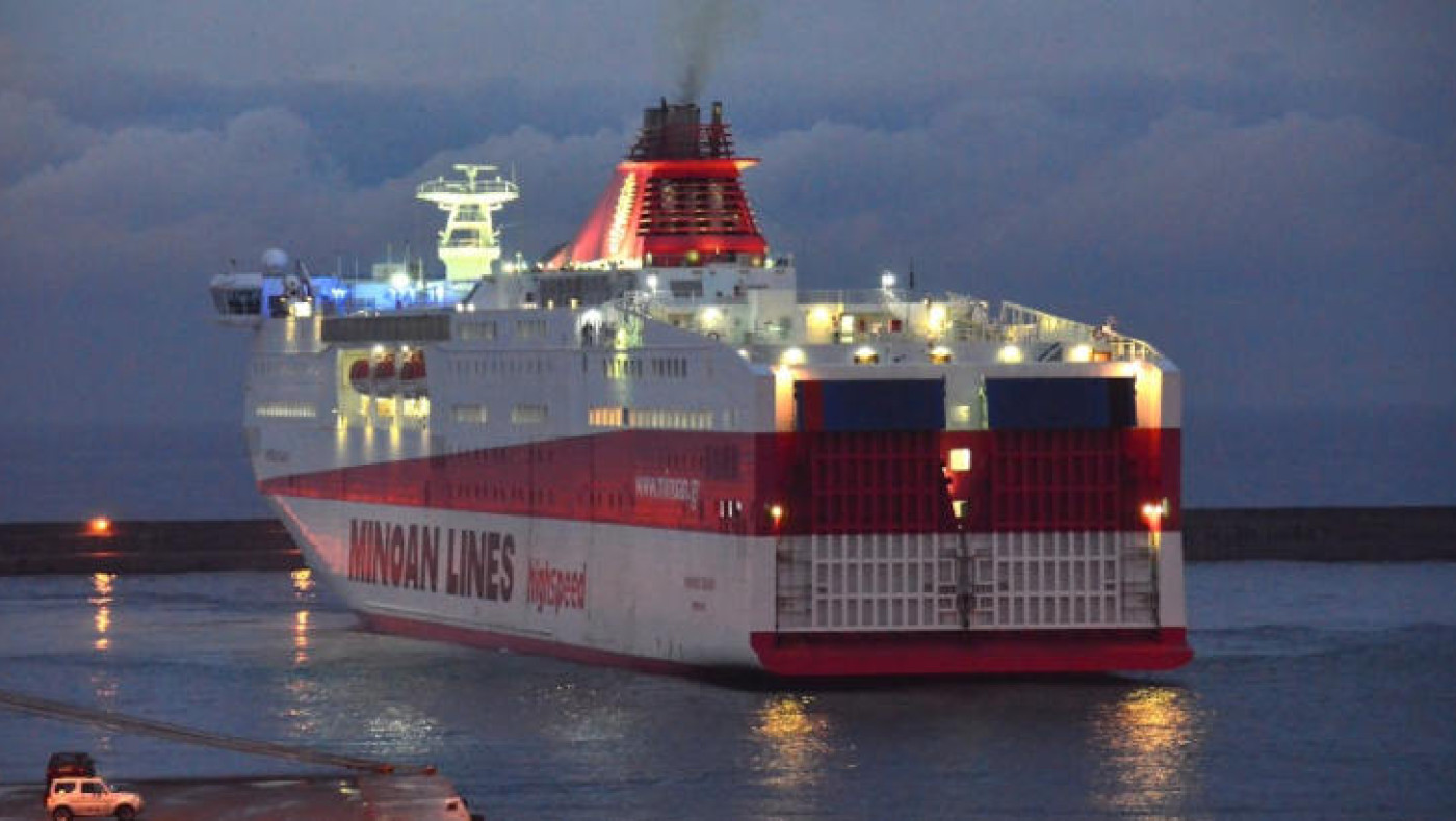 Επέστρεψε στον Πειραιά το «Κνωσός Παλάς» - Επιβάτιδα τραυματίστηκε εν πλω