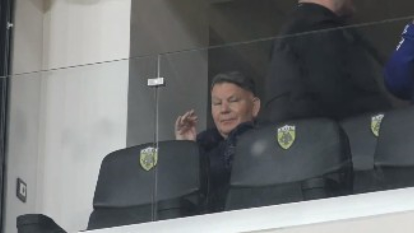 Ο Κούγιας σήκωσε το μεσαίο δάχτυλο και βρίστηκε με φίλους της ΑΕΚ! (vid)