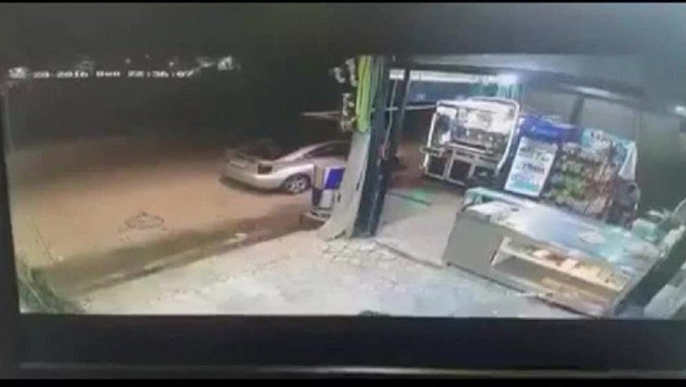 Αυτοκίνητο έπεσε πάνω σε κατάστημα και τα παρέσυρε όλα! (video)