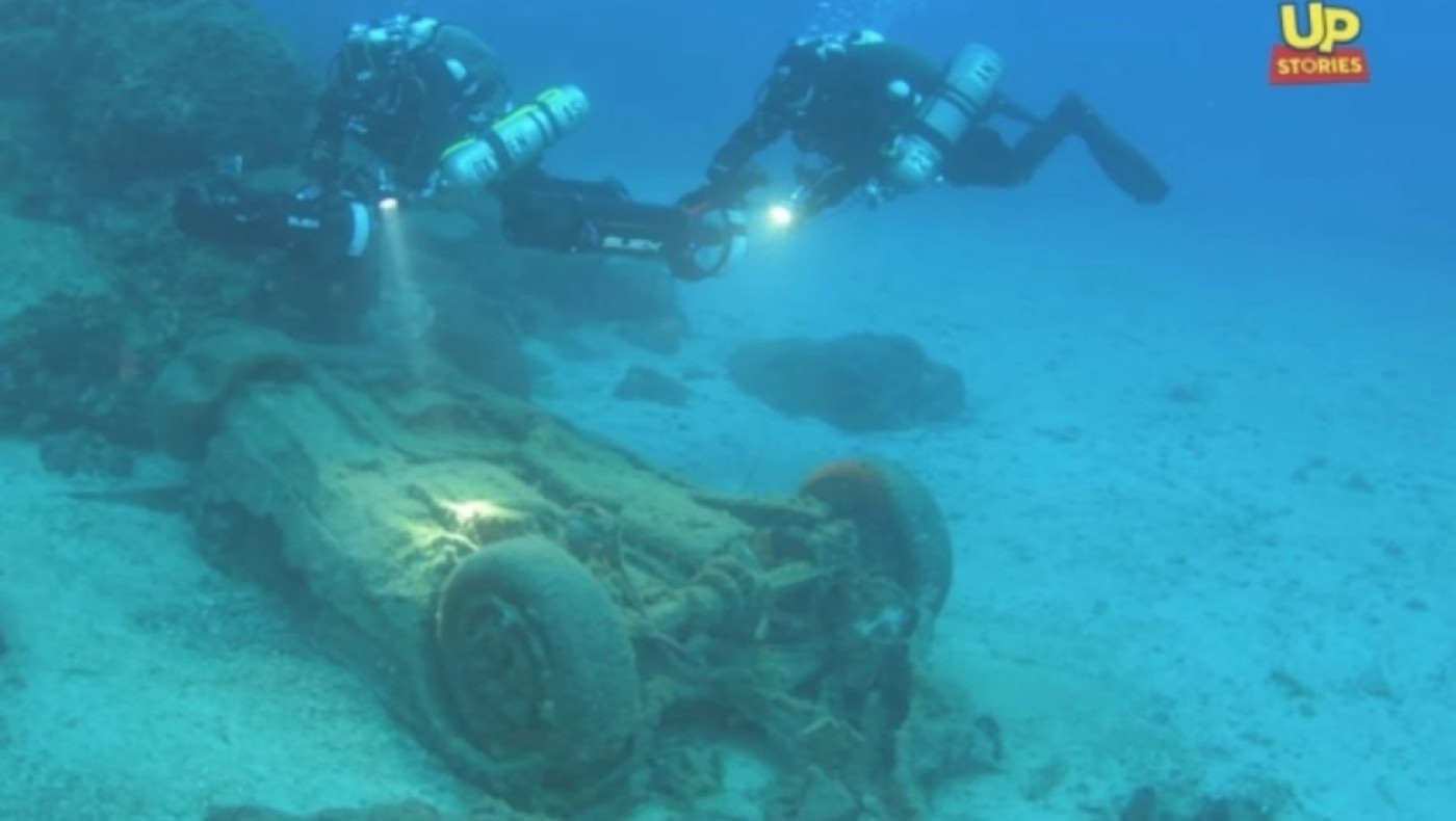 Υποθαλάσσιο νεκροταφείο αυτοκινήτων στο Σούνιο