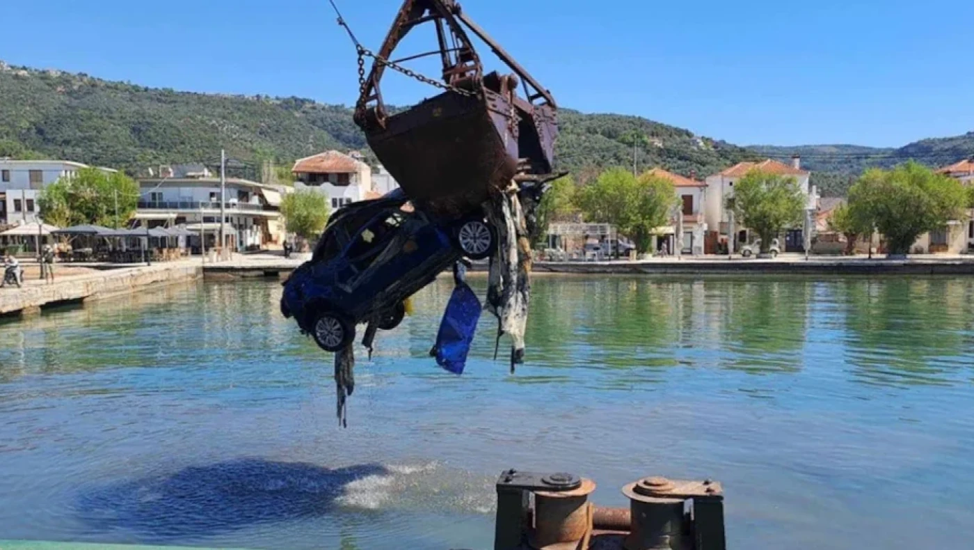 Μαγνησία: «Ψαρεύουν» αυτοκίνητα από τον Παγασητικό κόλπο