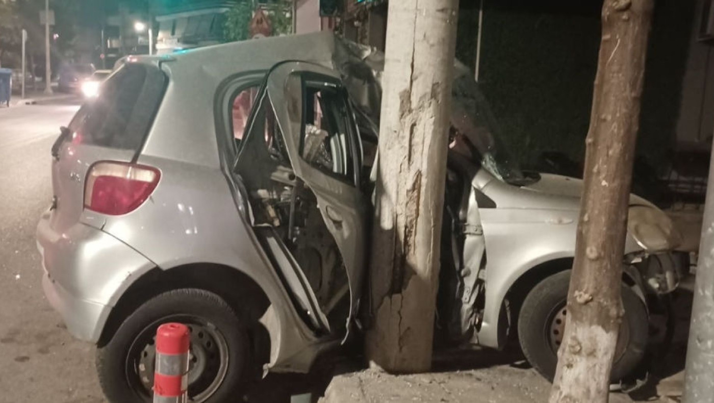 Δυστύχημα στο Ίλιον: ΙΧ αυτοκίνητο καρφώθηκε σε κολώνα-Νεκρός ο οδηγός