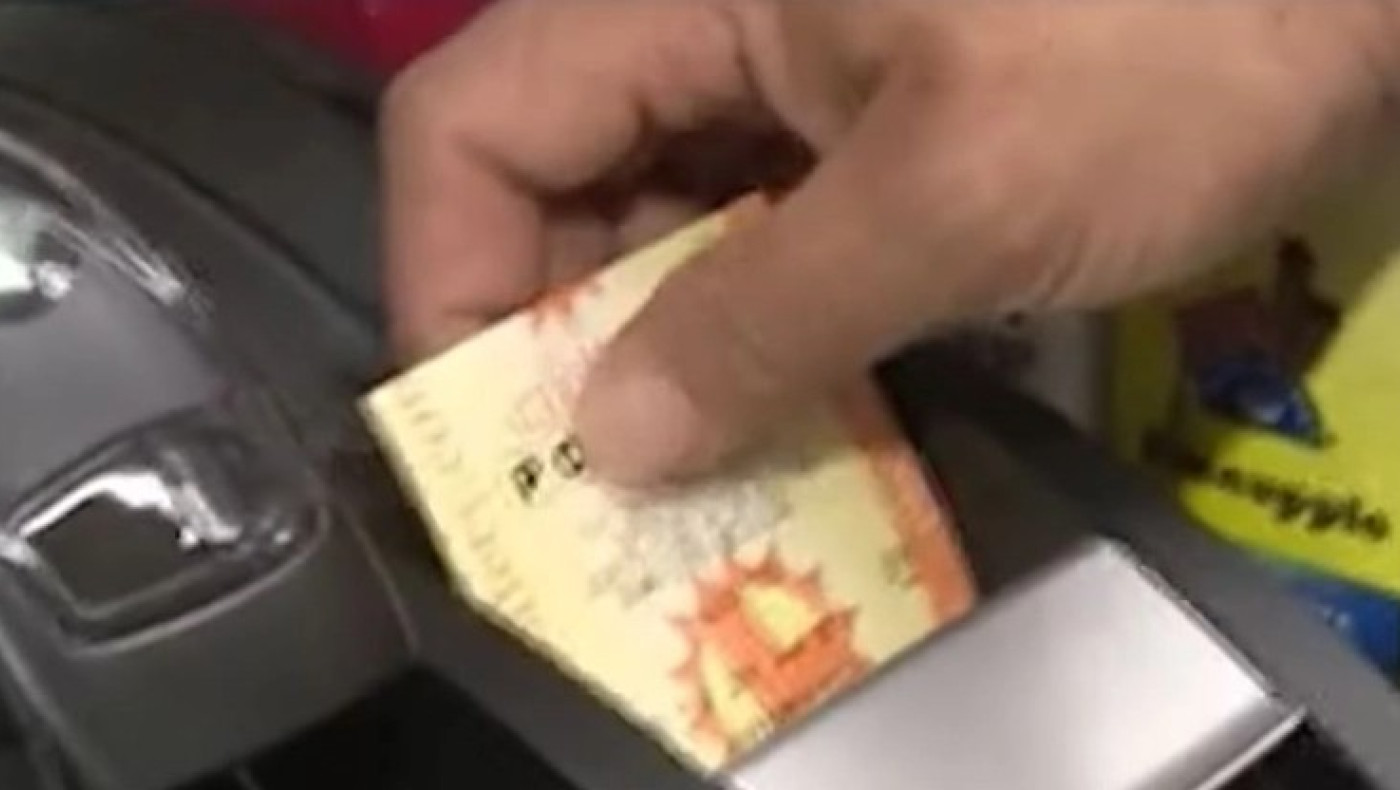 Απίστευτο και όμως αληθινό: Με 2 δολάρια κέρδισε 1,3 δισ. στο Poweball! (vid)