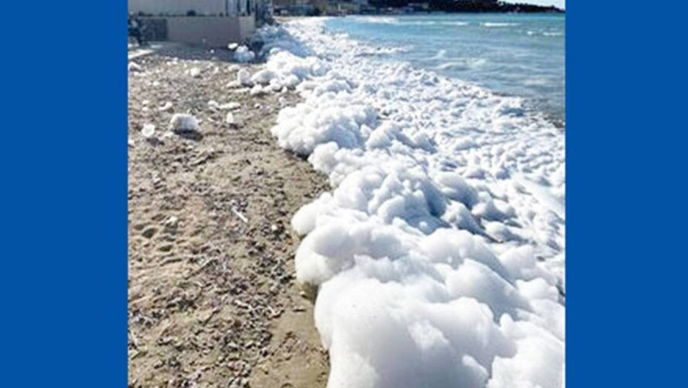 Ζάκυνθος: Ποιο είναι το φαινόμενο του θαλάσσιου αφρού που αναστάτωσε το Τσιλιβί