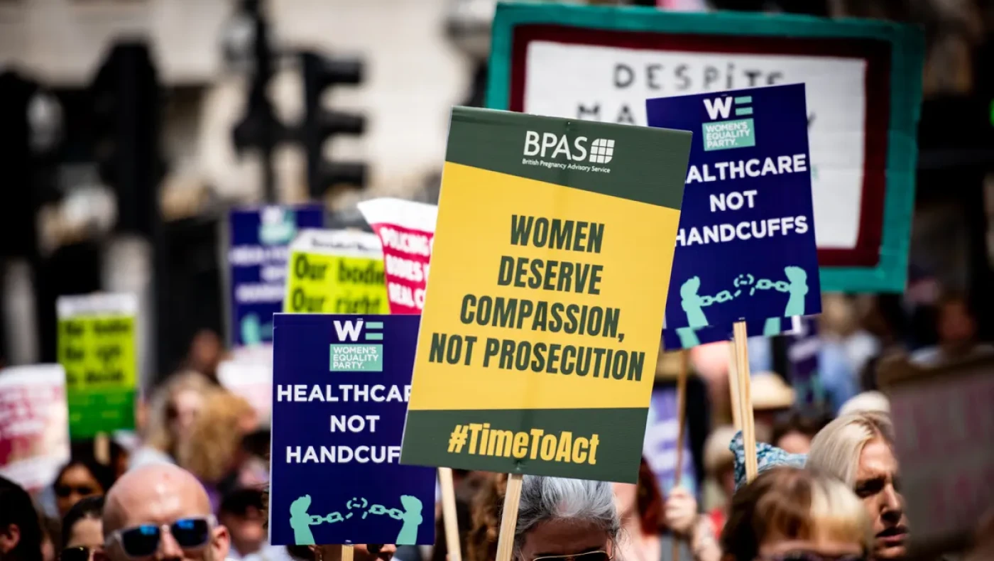 Βρετανία: «Ανακαινίζει» τη συζήτηση για τις ποινές σχετικά με τις εκτρώσεις