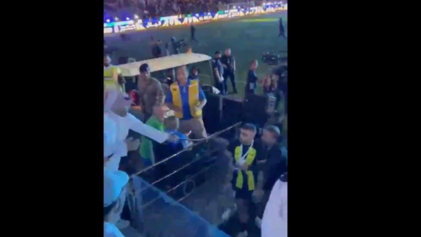 Αδιανόητο περιστατικό στη Σαουδική Αραβία: Οπαδός μαστίγωσε παίκτη