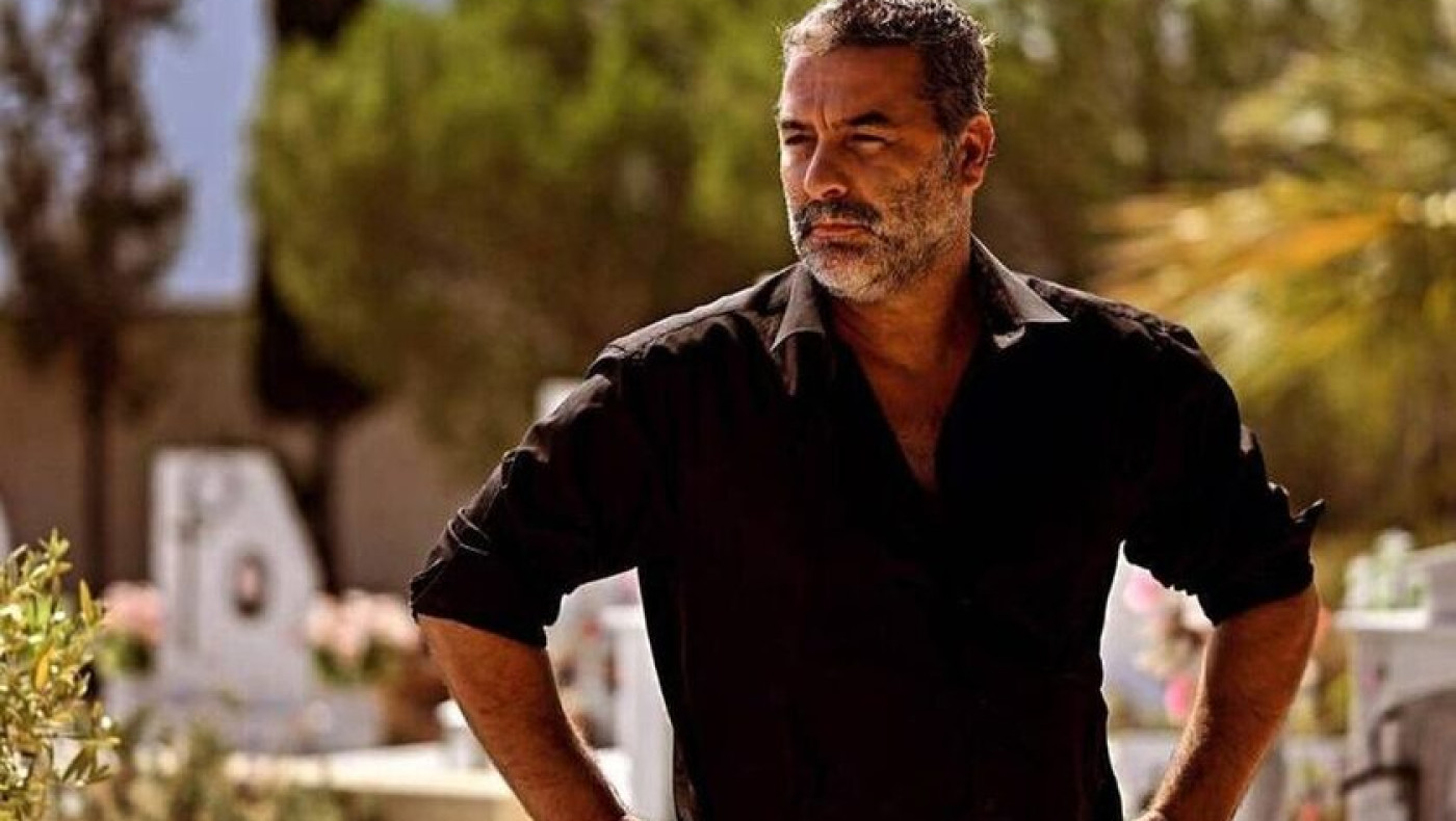 Μπισμπίκης: «Έσκασε» με γλυκά και κέρασε τη γειτονιά και... παθόντες του τροχαίου ατυχήματος  (vid)