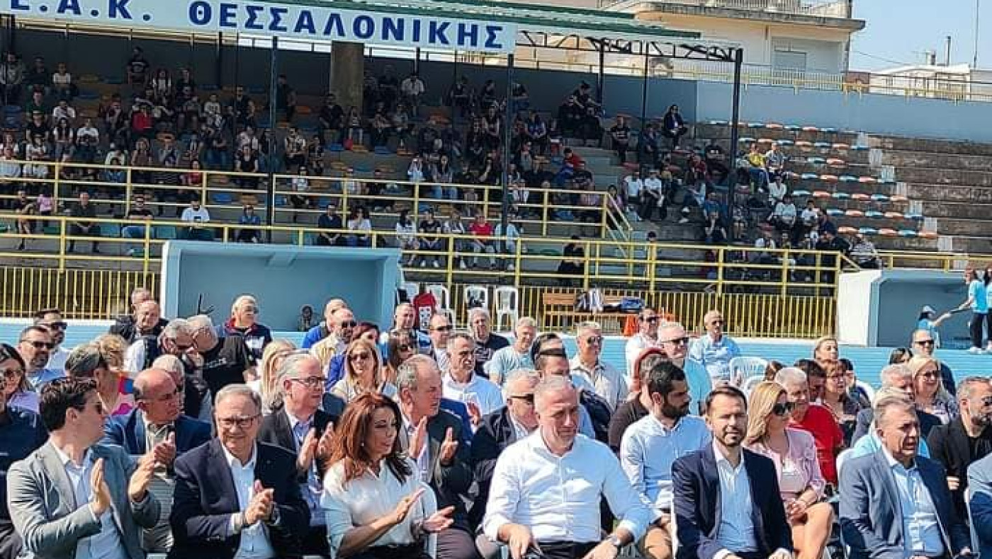 Θεσσαλονίκη: Ο Βρούτσης εγκαινίασε το νέο ταρτάν του ΕΑΚ Σταυρούπολης όπου θα τρέχουν 4.000 δρομείς μηνιαίως