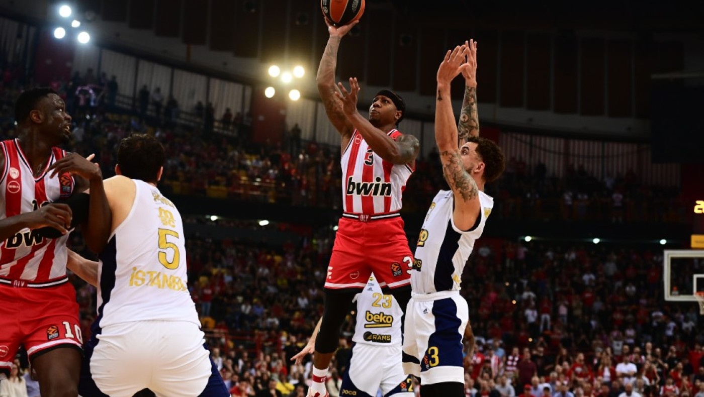 Ο Ολυμπιακός κέρδισε τη Φενέρ και ετοιμάζεται για Μπαρτσελόνα