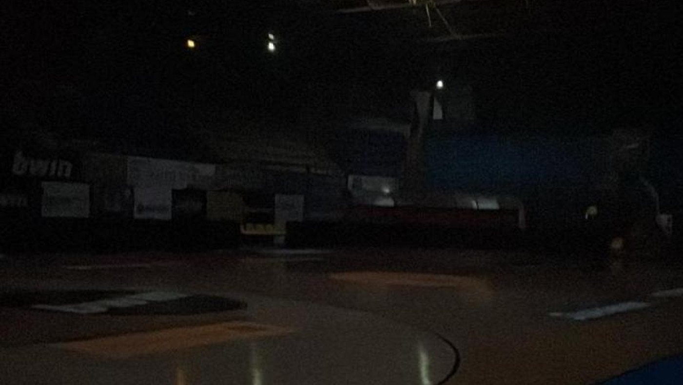 Έπεσε το ρεύμα στο Περιστέρι, δεν έγινε η συνέντευξη Τύπου