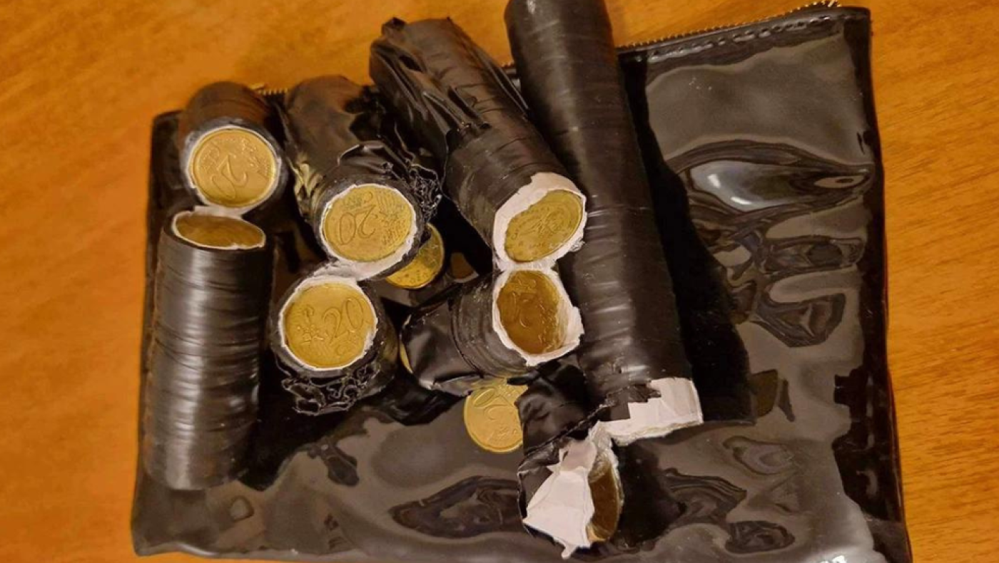 Ρομά πούλησε νομίσματα των 20 λεπτών για ... χρυσές λίρες- Απέσπασε 143.000 ευρώ