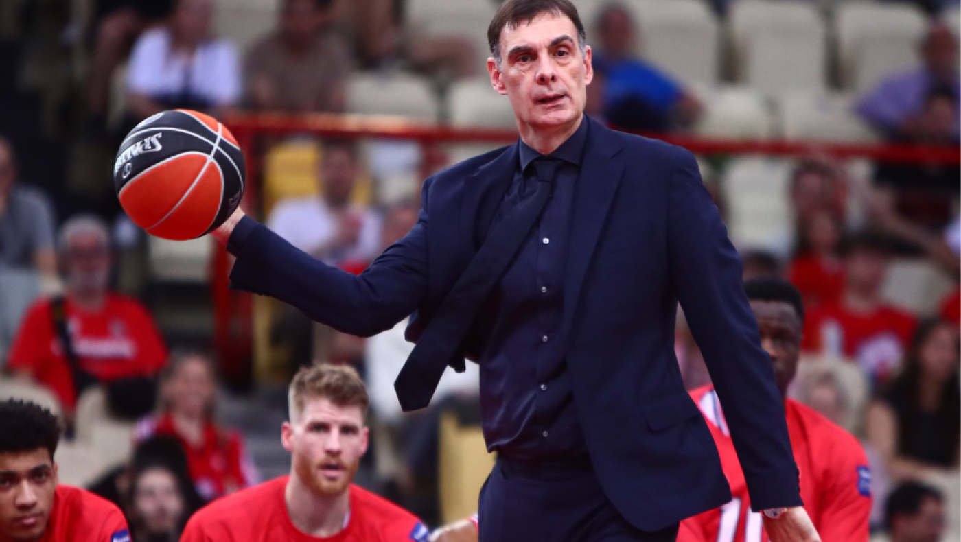 Ολυμπιακός: «Επίσκεψη» οπαδών στην προπόνηση και αποθέωση Μπαρτζώκα