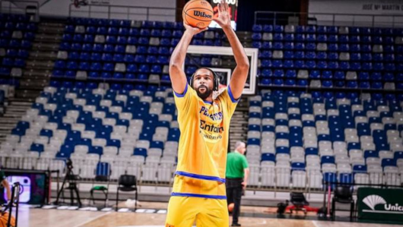 «Ο Τρέβορ Τόμσον είναι ο παίκτης που κατηγορείται ότι χτύπησε τη σύντροφό του»