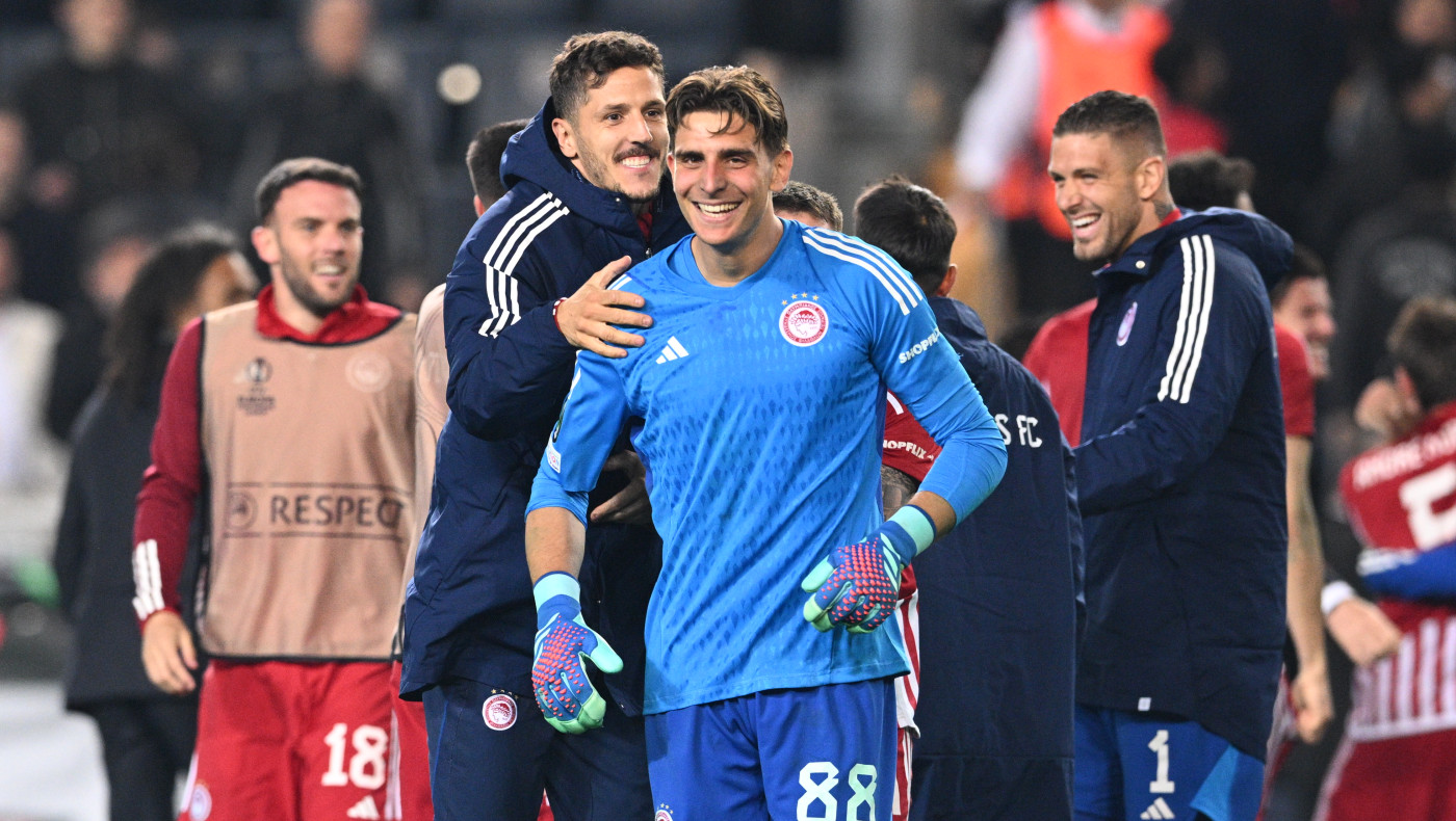 Τζολάκης: Τον αποθέωσαν στα Social Media οι παίκτες του Ολυμπιακού-Οι καλύτερες ατάκες