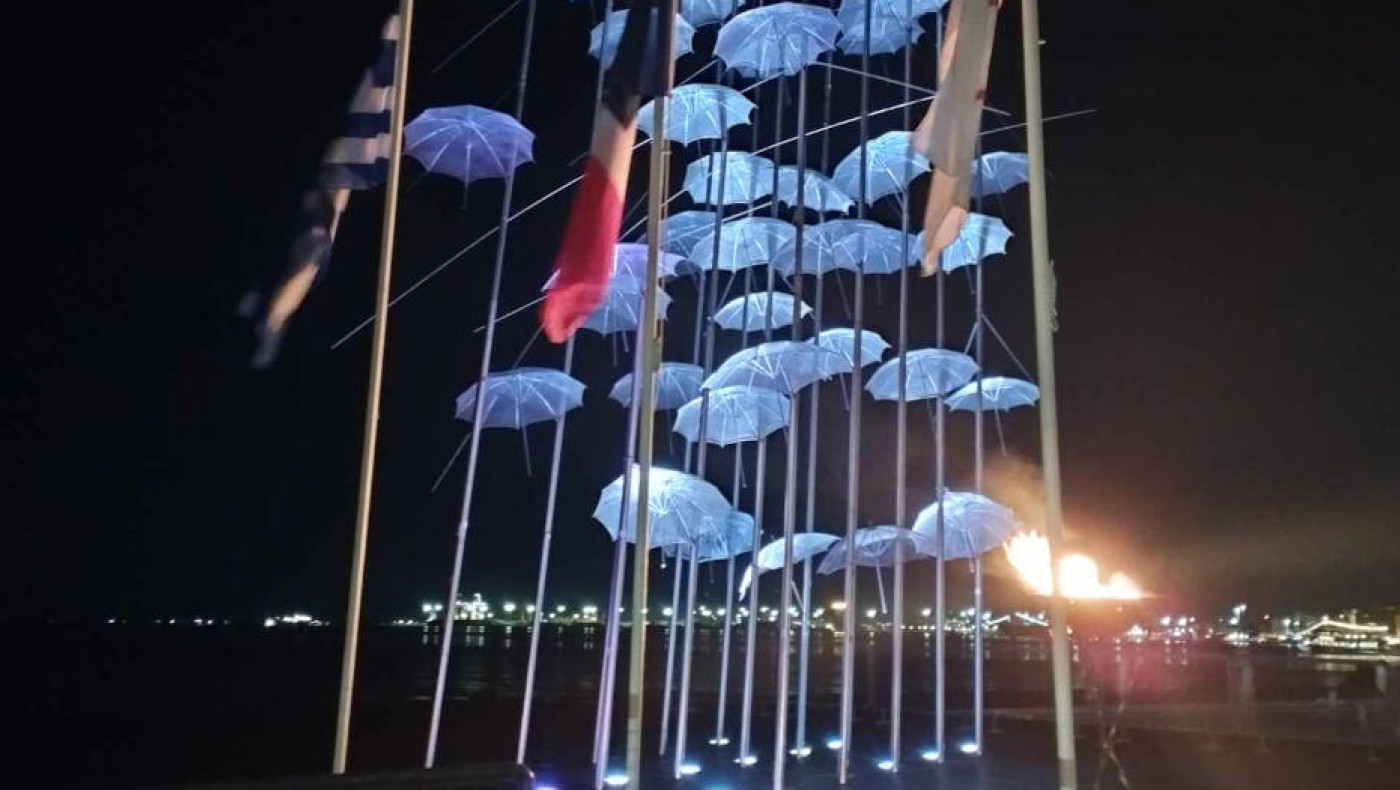 Θεσσαλονίκη: Στις ομπρέλες Ζογγολόπουλου καίει η Ολυμπιακή Φλόγα